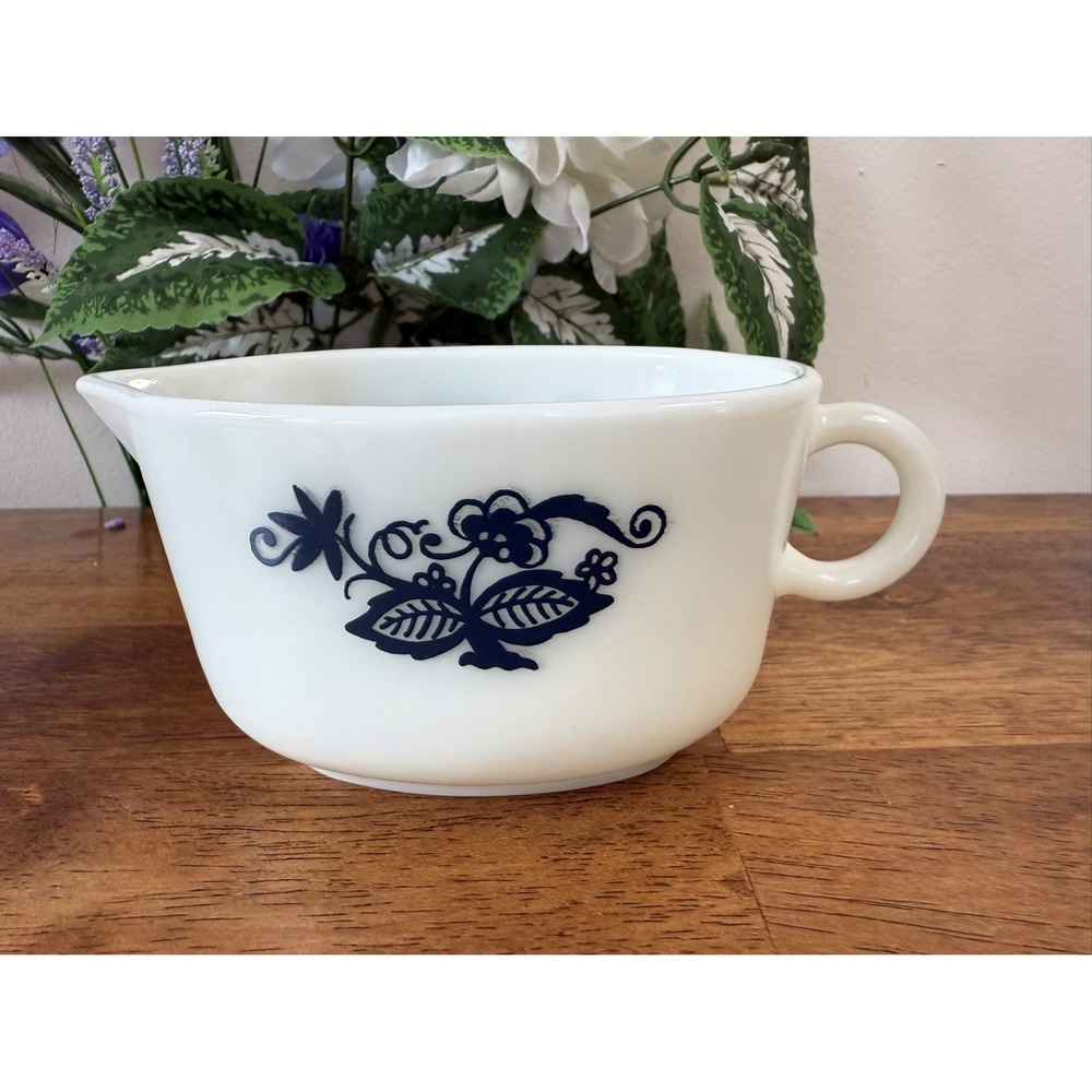 Vintage Pyrex Old Town Blue Gravy Boat Milk Glass Corning Ware 12 oz USA